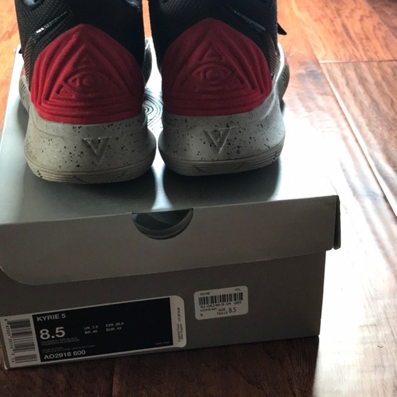 Kyrie 5 - Nike - Picture 2 of 4